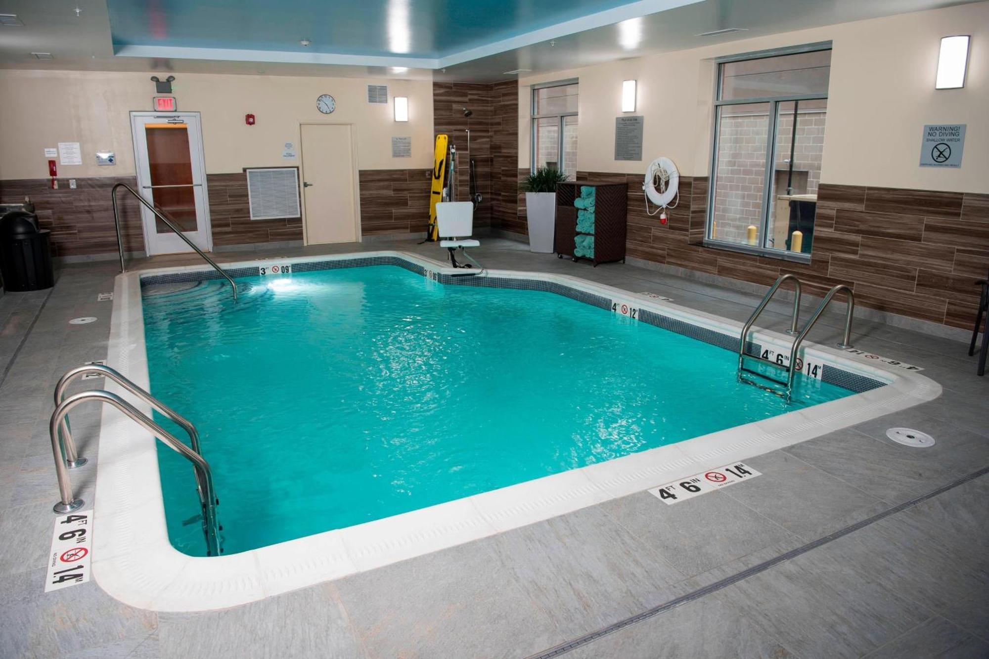 Fairfield Inn & Suites By Marriott Cincinnati Uptown/University Area Екстериор снимка